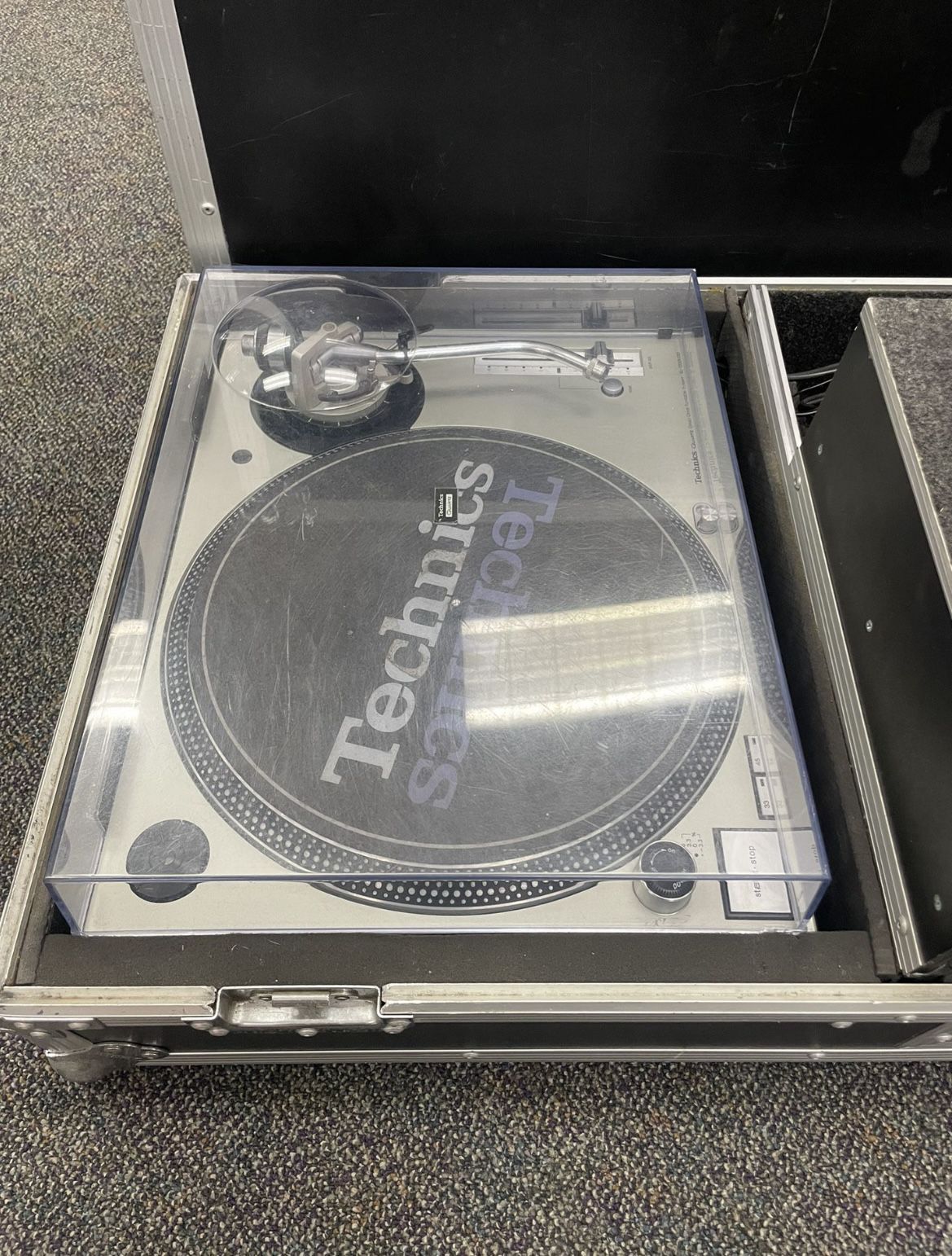 Vintage Old School DJ Technics SL-1200M3D Turntable