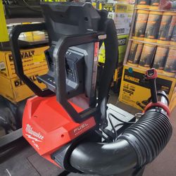 Milwaukee
M18 FUEL 155 MPH 650 CFM 18-Volt Lithium-lon Brushless
Cordless Dual Battery Backpack Blower (Tool Only)