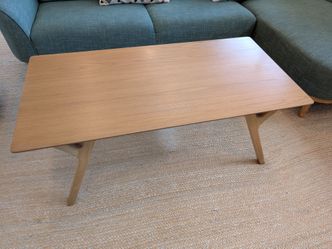 Coffee table, light oak -- EXCELLENT condition! 🤩