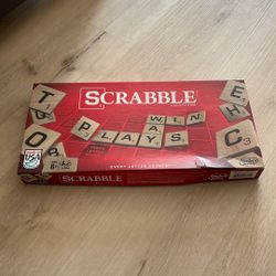 Hasbro French Scrabble Crossword Game 