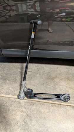 Razor Kick Scooter Black