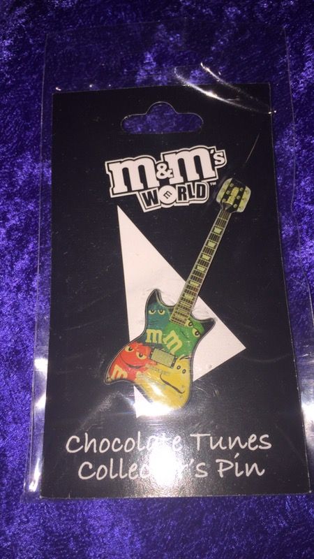 M&M's world chocolate tunes collector pin guitar