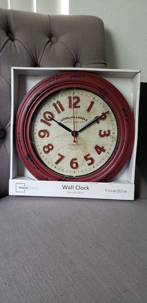 NEW Rustic red 12" diameter Clock Wall decor Requires 1 AA battery to operate (not included) Brand new - never used $8. Price is firm. Thank you.