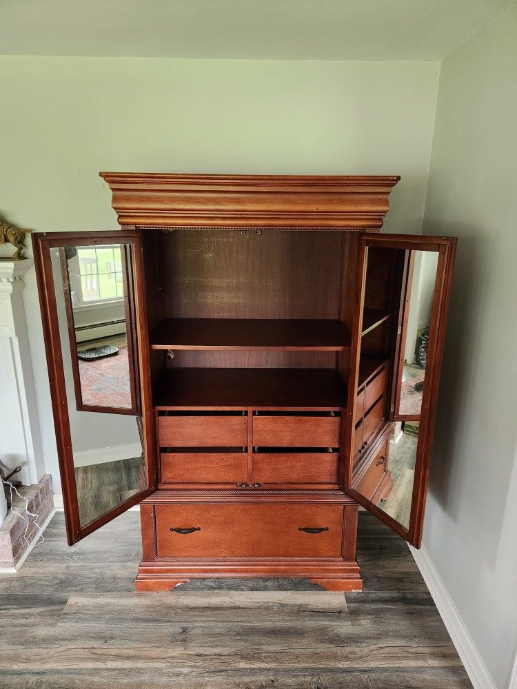 Dresser With Mirrors