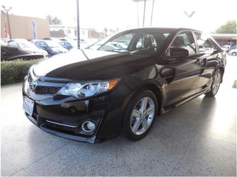 2014 Toyota Camry SE Sedan