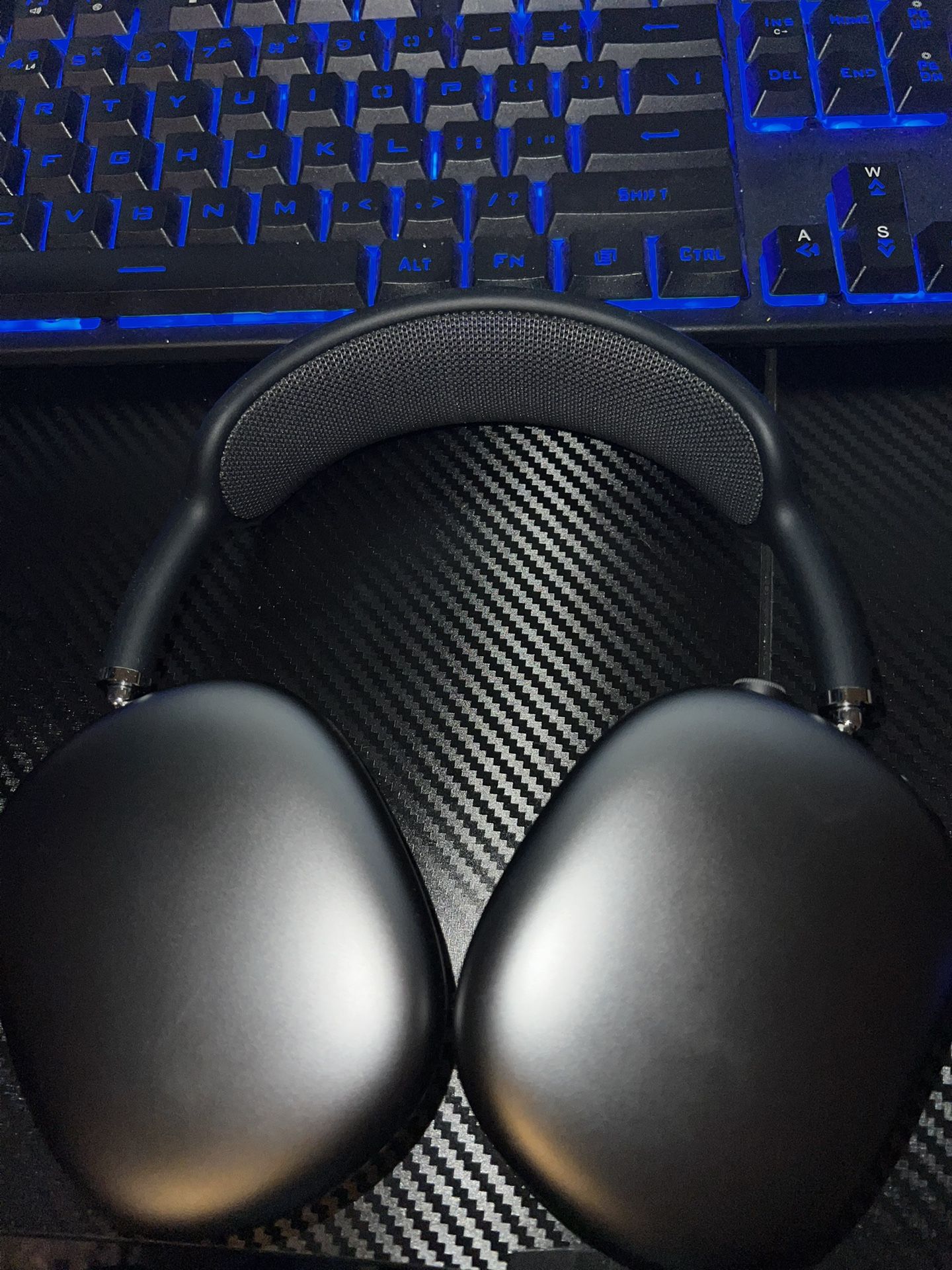 Apple AirPods Max 1st Gen Lightning Port