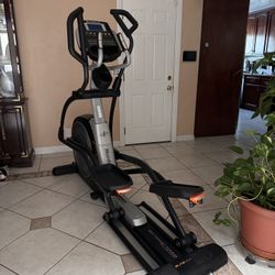 NordicTrack Elite 10.7 Elliptical