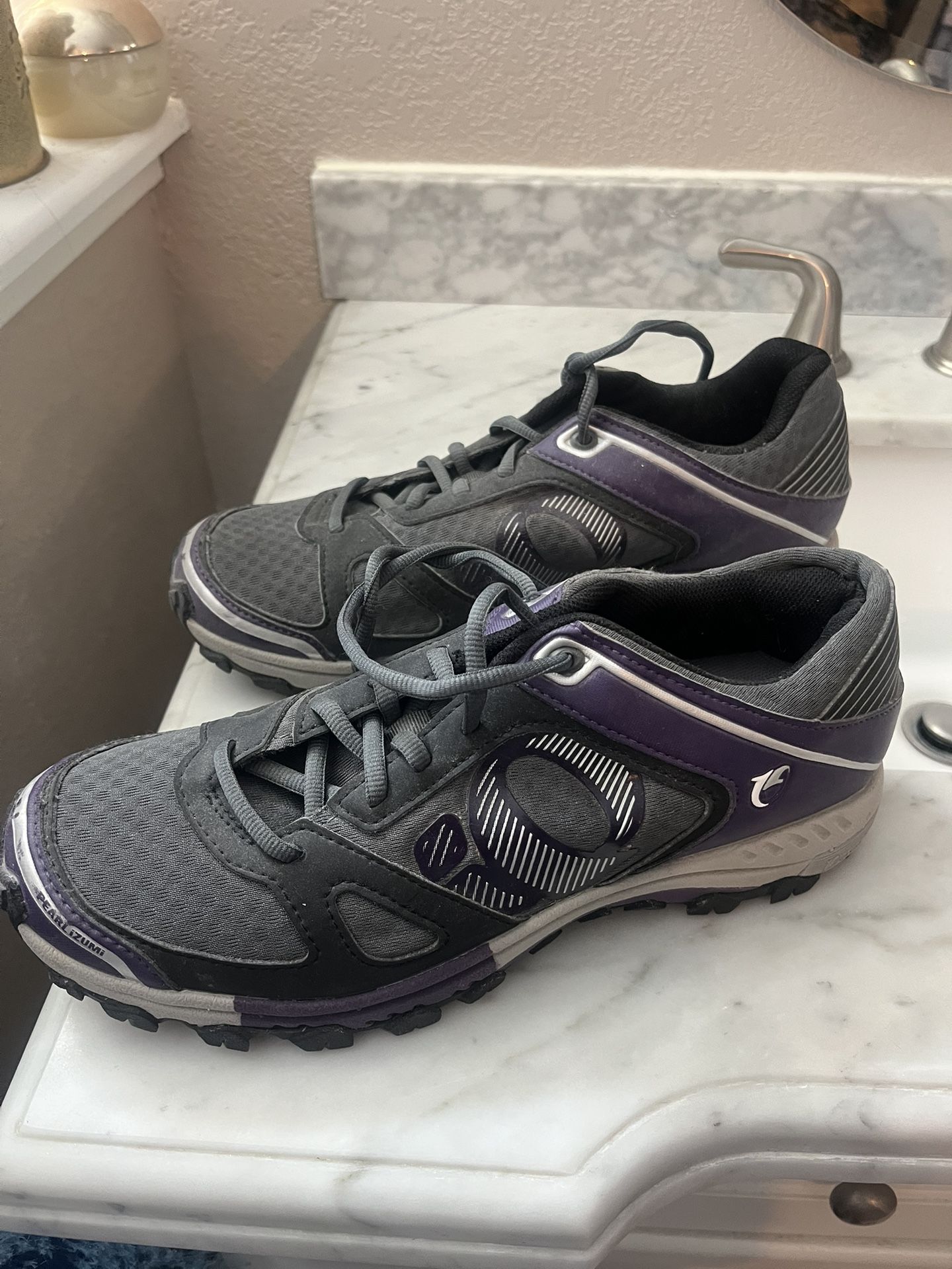 Biking Shoes - Lock In