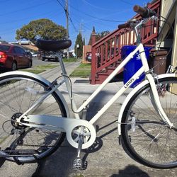 Nice Commute Bike Medium Size 
Great Condition Ready to Ride 