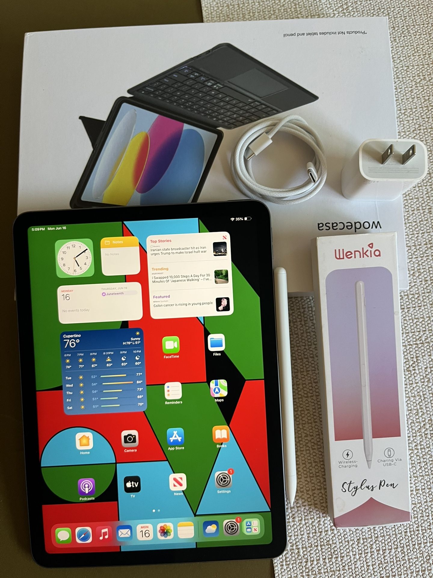 Apple iPad Air 5th Generation (M1 Chip) 256gb with Box, Pen And Keyboard