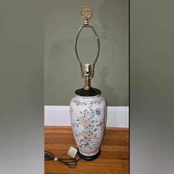 Vintage 1970s Hand Painted Ethan Allen Chinoiserie Ming Style Famille Rose Porcelain Lamp