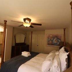 King 4-Post Bedroom Set