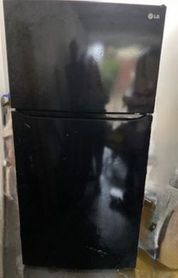 LARGE LG  23.7 CU FT