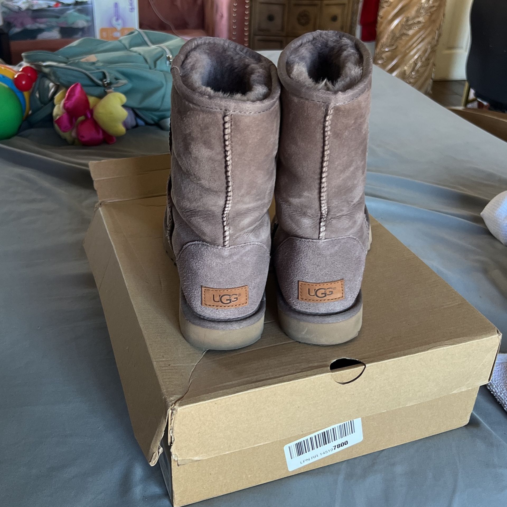 Ugg W Classic Short Size 9 Woman’s