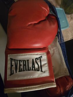 Boxing gloves