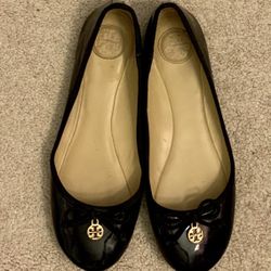 Tory Burch ballet flats with Tory charm