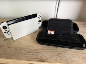 Nintendo Switch OLED Bundle – Great Condition