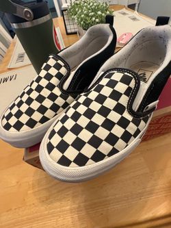 Vans Knu Skool checkered Slip-Ons men’s size 8- slightly used condition only $20!!!!!