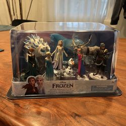 Disney Frozen Deluxe 9-Piece Figurine Playset