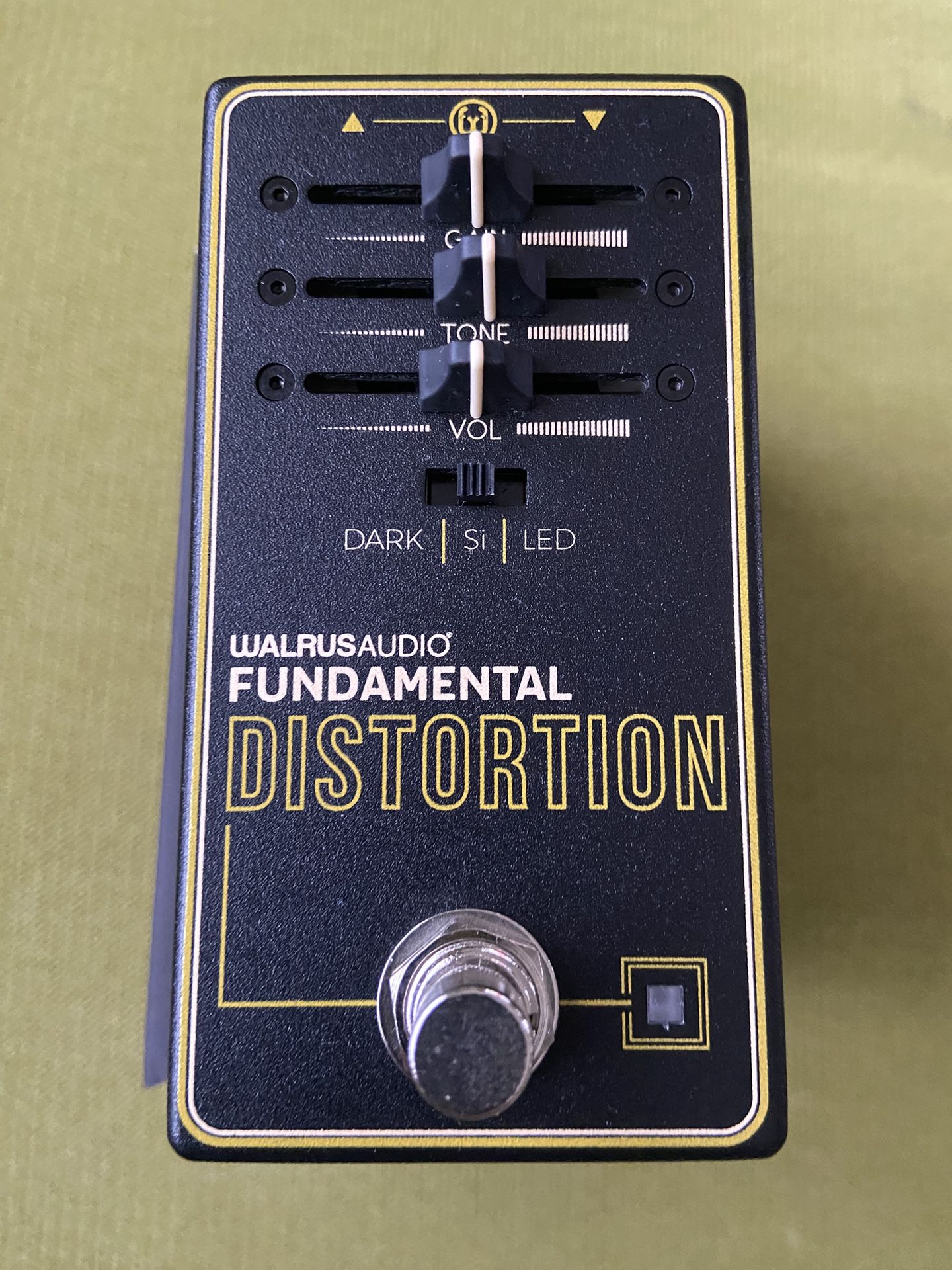 Walrus Audio Fundamental Series Distortion Guitar Effects Pedal