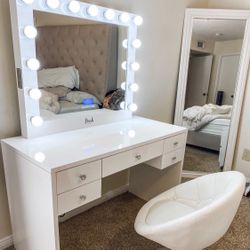 Vanity Makeup With Mirror  (does not include chair) Financing available