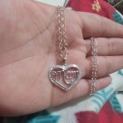 925 Sterling Silver Chain With The Pendant/Cadena Con Dije De Corazón Que Dice Mom De Plata 925