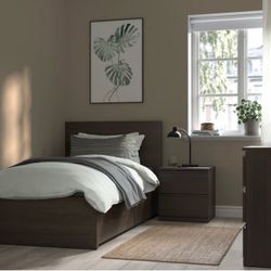 Twin Bed w/ 2 large under bed storage drawers