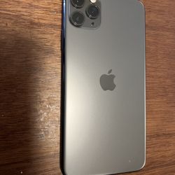 iPhone 11 Pro Max And Apple Watch 5 40mm