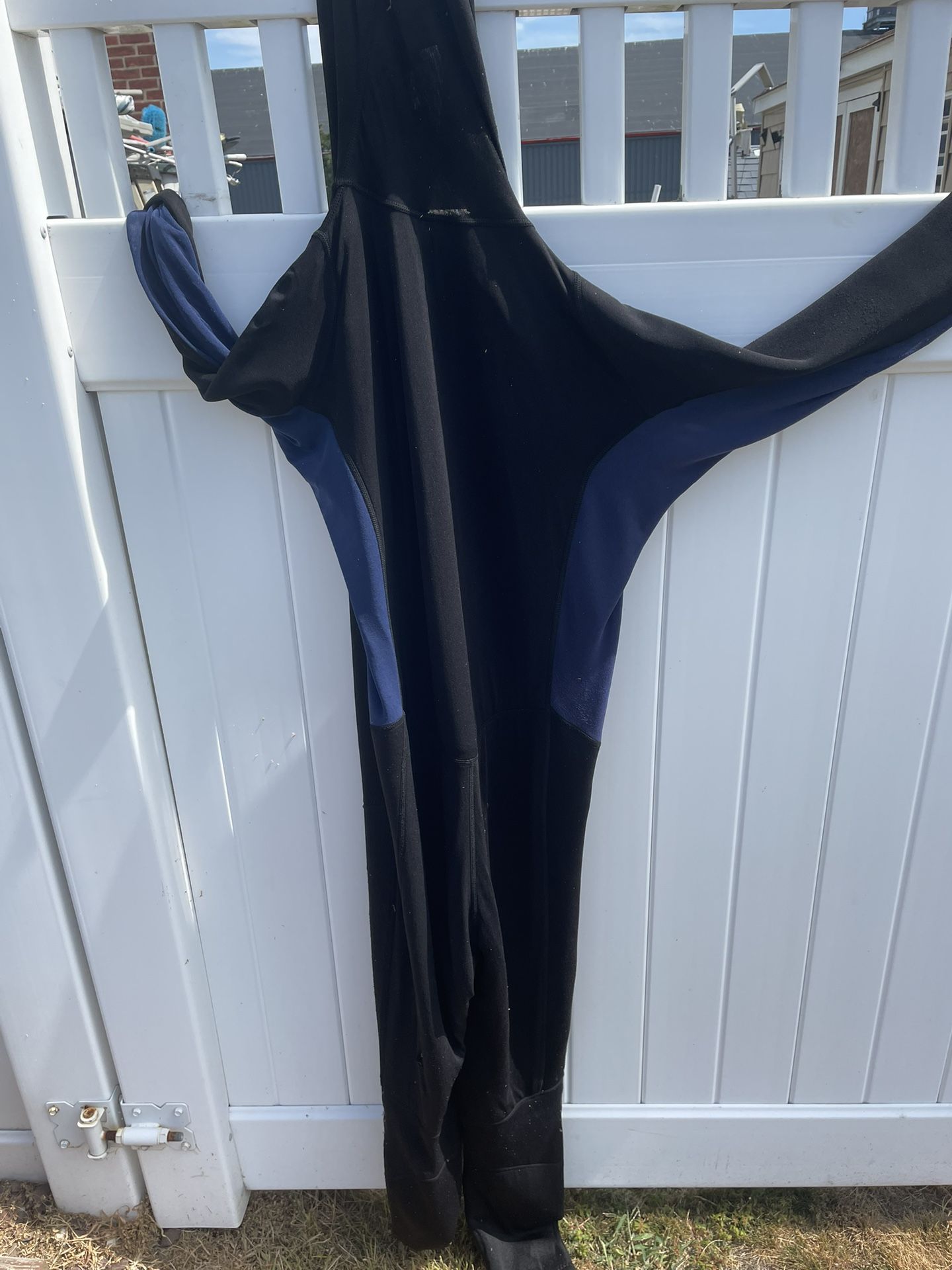 Xxl 3mm hooded wetsuit front zip Used good condition $60 If you plan on spending time in cold water, a hooded wetsuit is a must. Not only will it