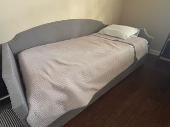Gray upholstery daybed with trunk