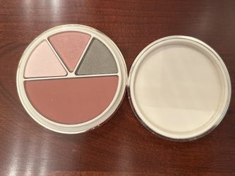 Estée Lauder Eye Shadow Palette and Blush Set