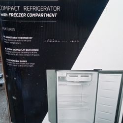 Mini/Bar Fridge (New In The Box)