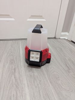 Milwaukee Compact Site Lamp With Flood Mode