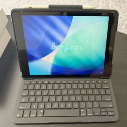 iPad 9th Generation with Apple pencil 1, Logitech Keyboard and Case