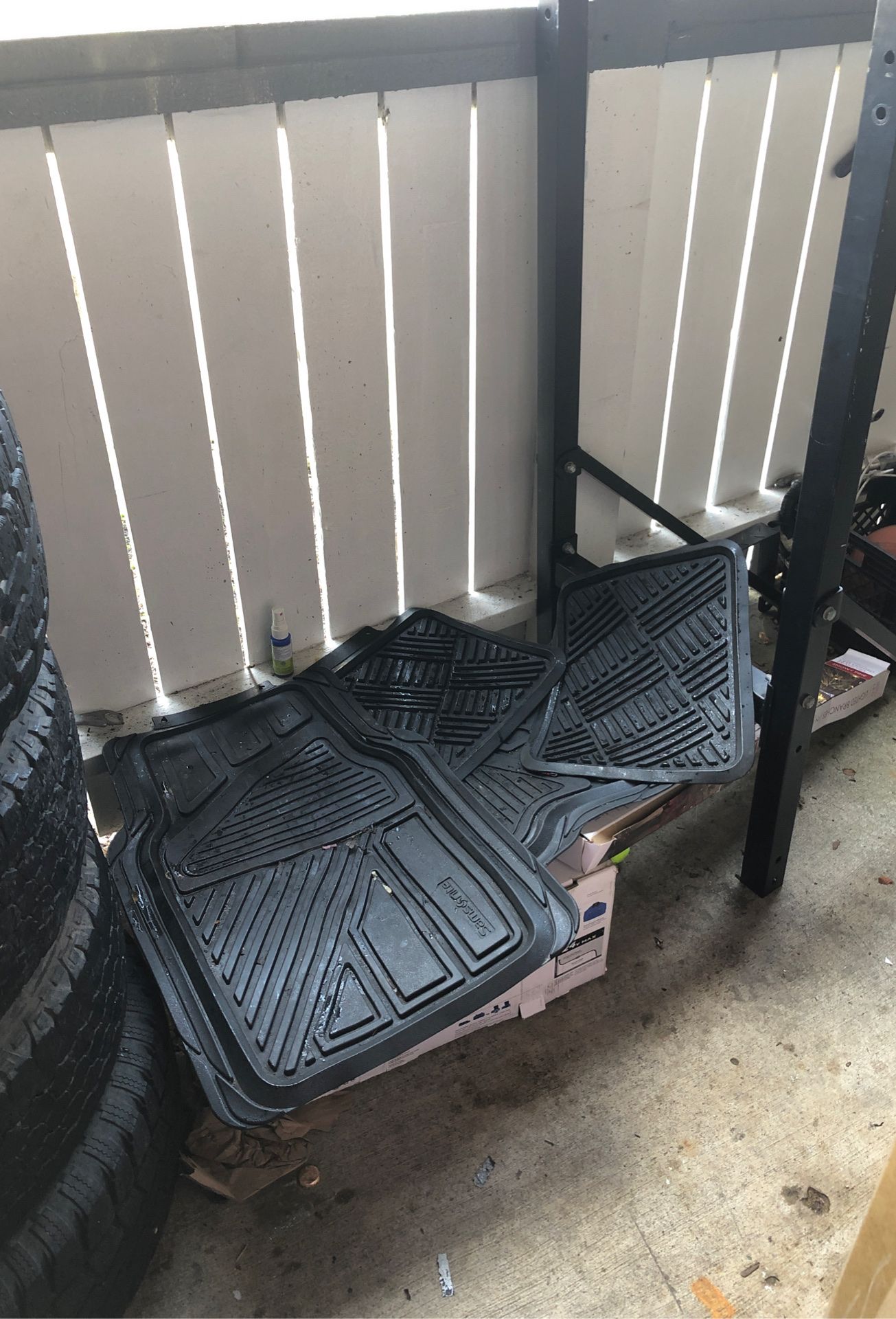 Mats for any car ! Good to protect you car from the snow