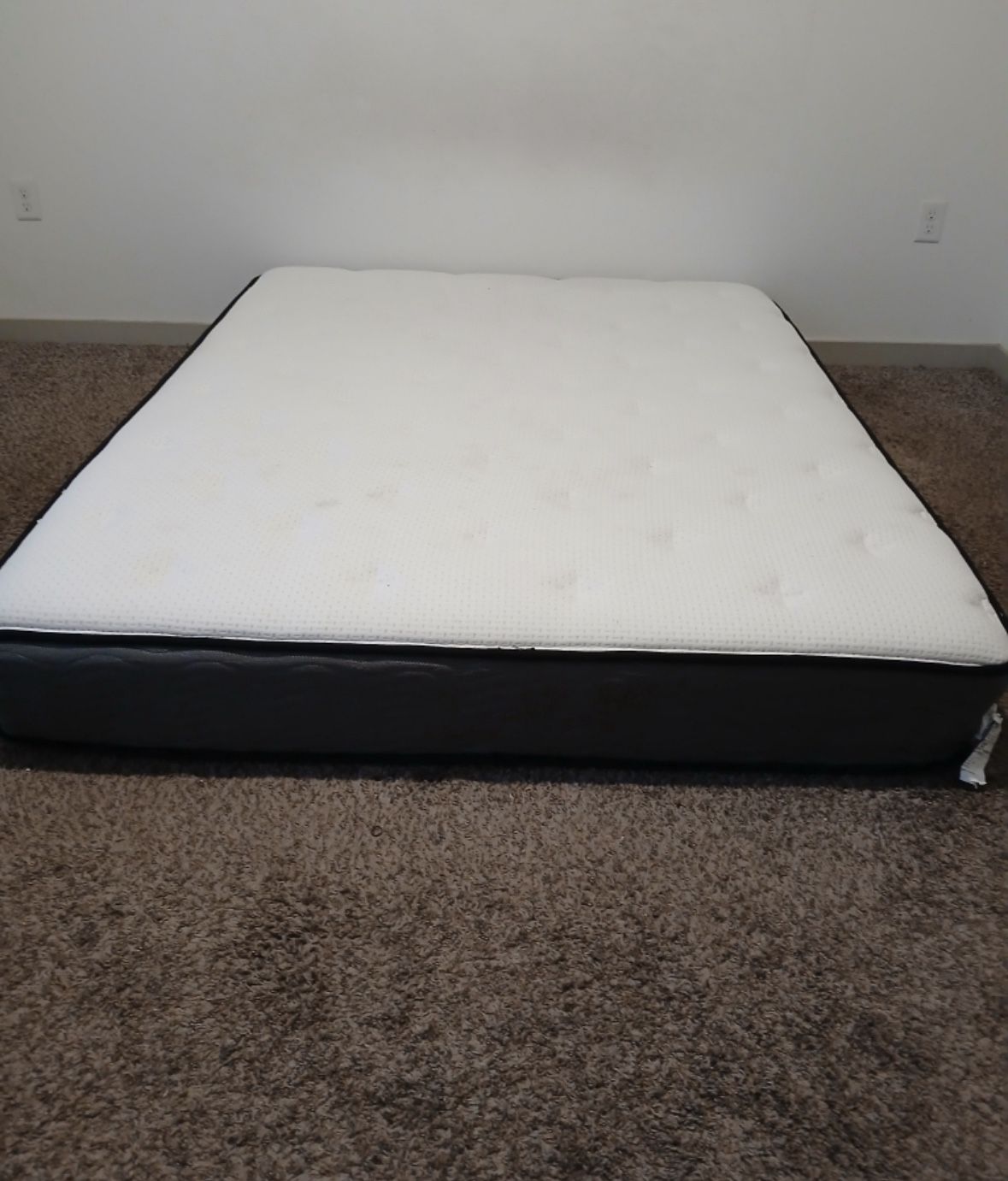 Queen Mattress Like New 