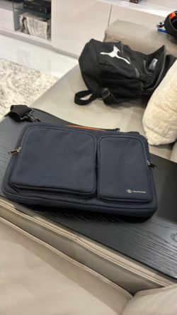 Tomtoc Laptop Shoulder Bag / Tablet Organizer – Excellent Condition