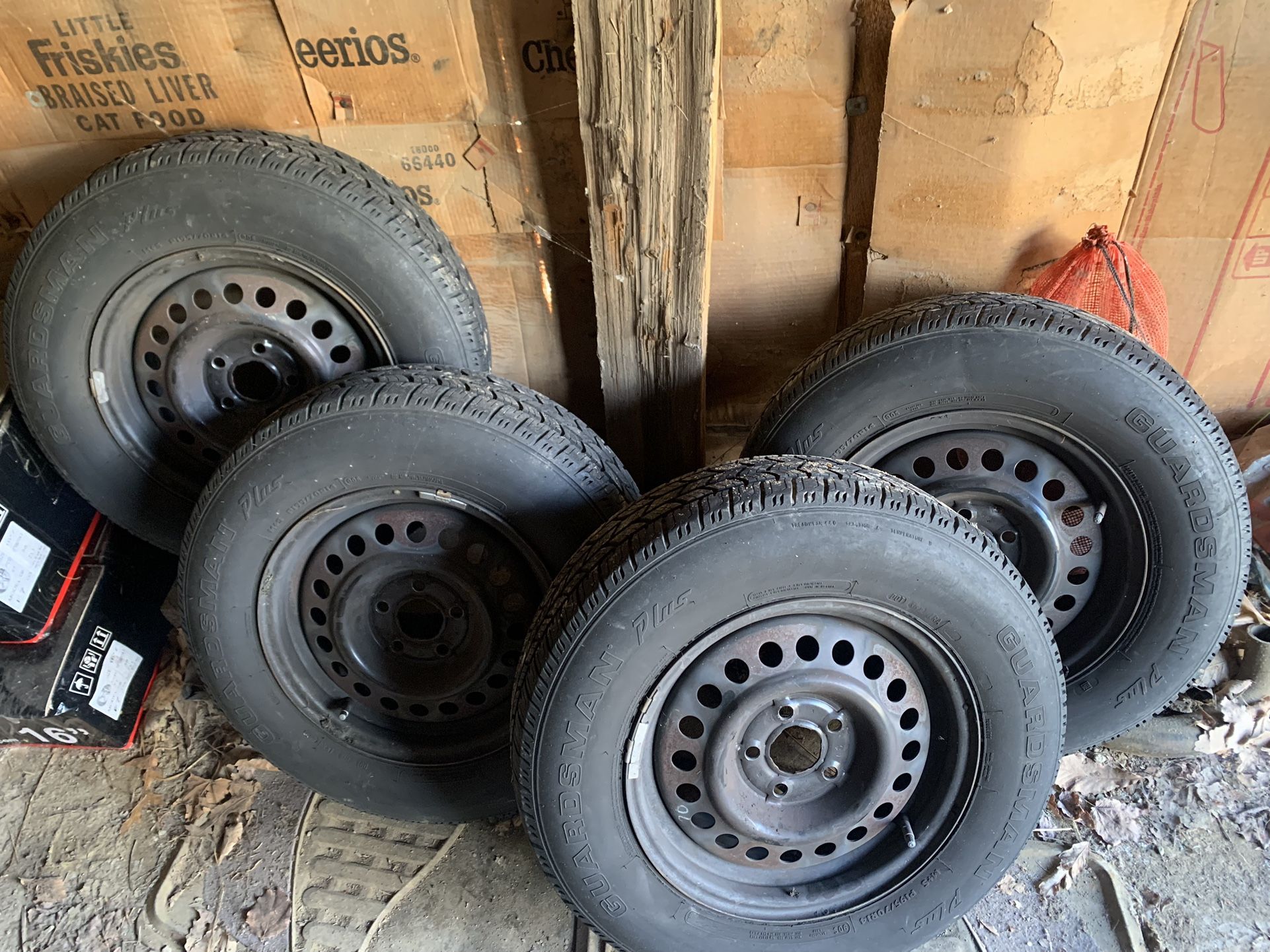 195/70 R14 Rims , 5x115mm Or 5x4.52”, With Tires and Wheel Covers/lug Nuts