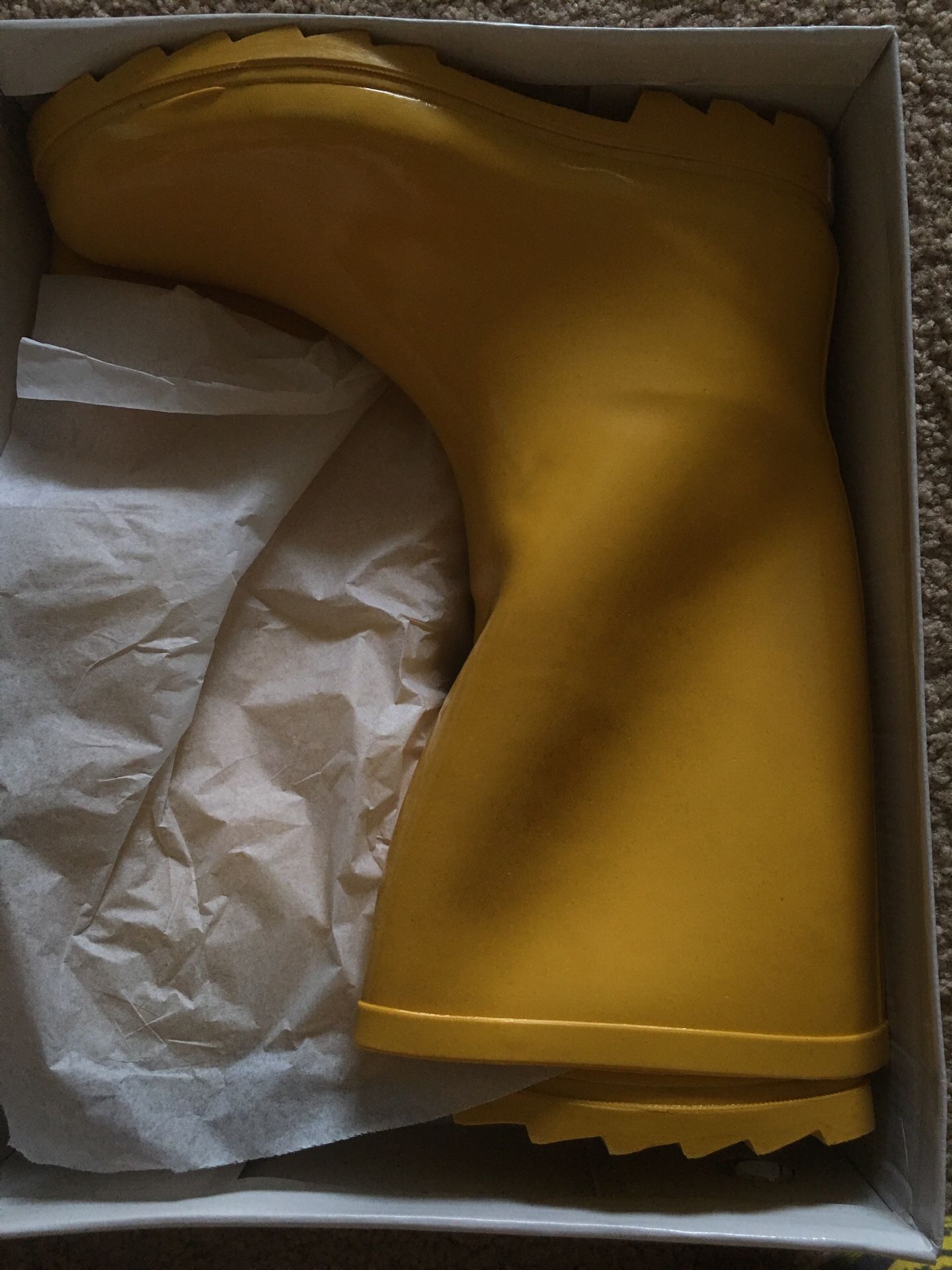 Women’s Yellow Rain boots Size 10(Runs Large)