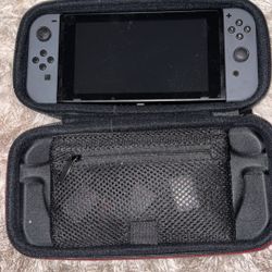 Nintendo Switch 1 , 2 Extra Controllers And 4 Games 