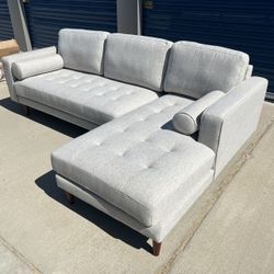 Light Gray Mid Century Modern Sectional Sofa with Right Chaise