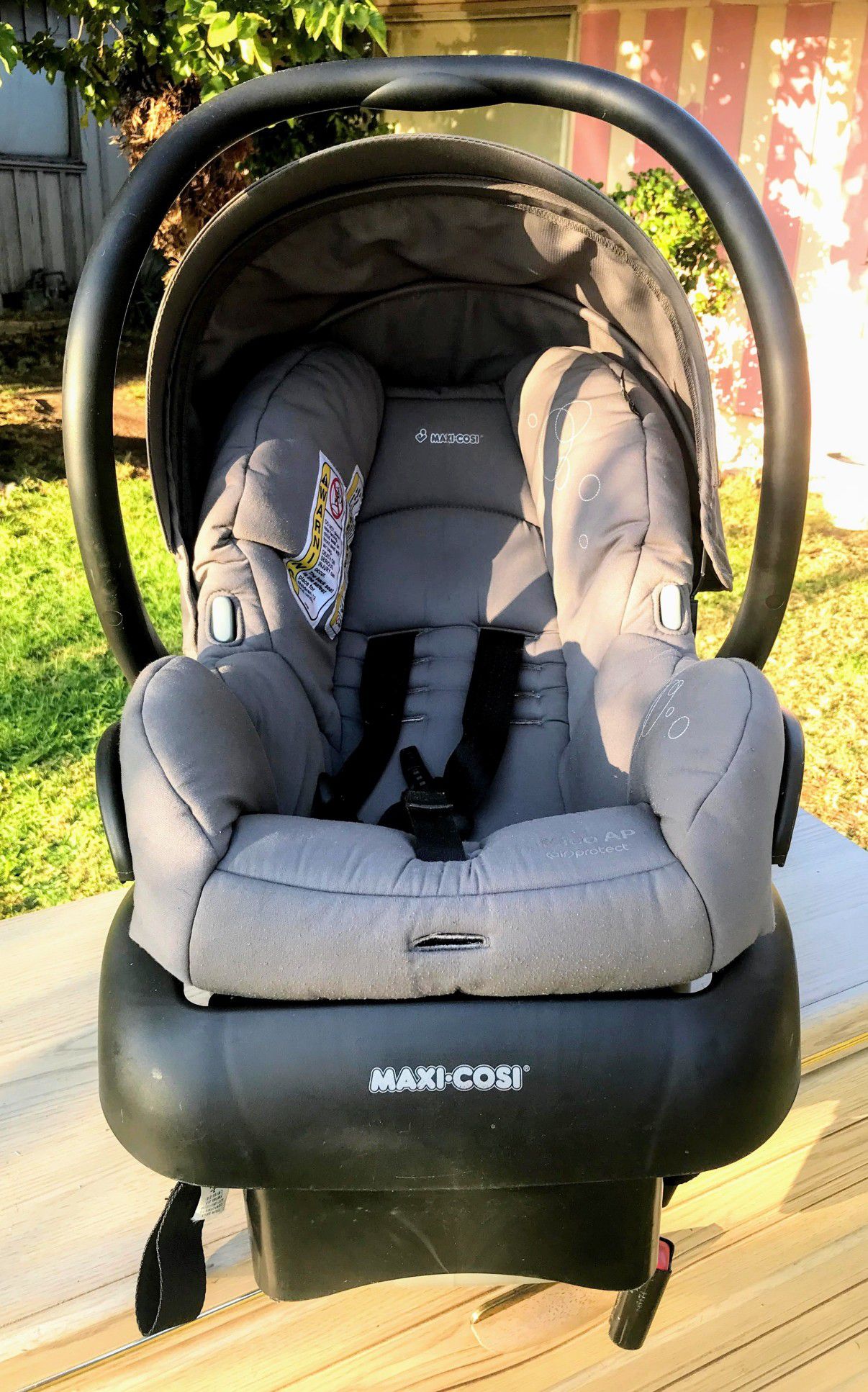 !! Infant Car Seat by Maxi Cosi