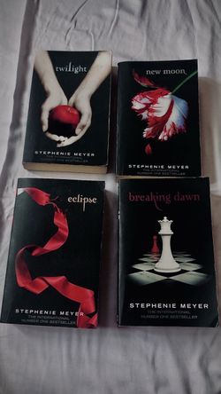Twilight Saga Complete 4-Book Set by Stephenie Meyer