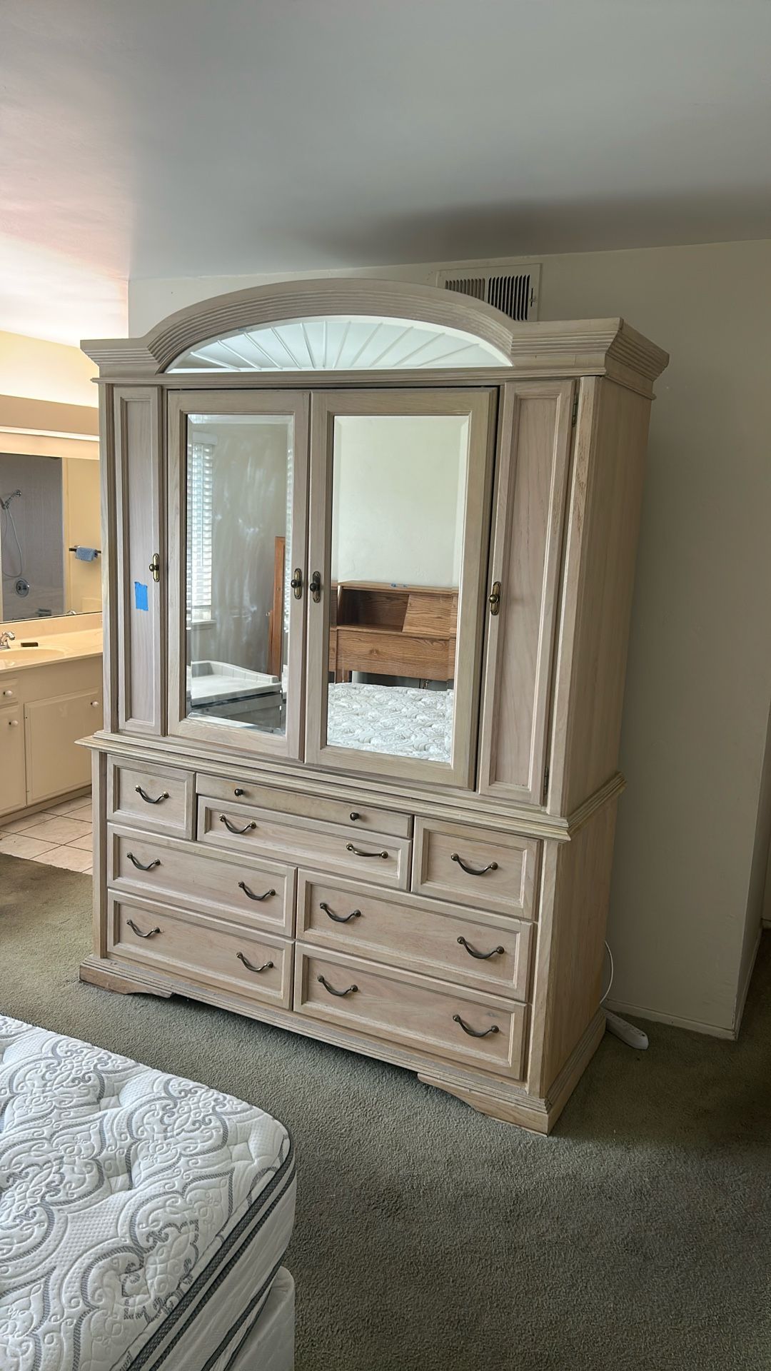 Armoire wood dresser