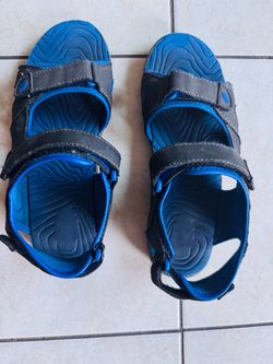 Boy sandal size 5 blue