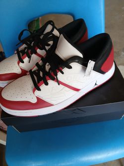 AIR JORDAN'S NU RETRO 1 LOW CHICAGO SIZE 10 MEN'S