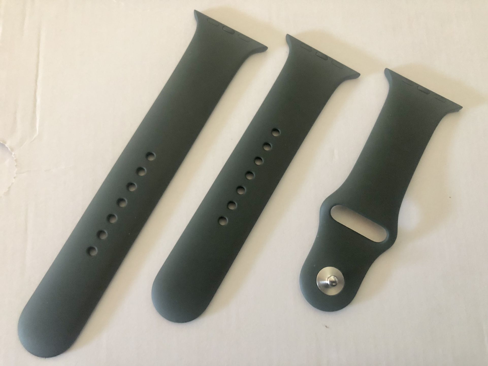 Genuine Apple watch silicone band. Dark green. 42/44 mm. Nice!