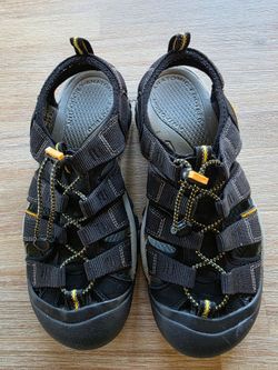 Mens keen sandals black size 9, excellent conditions