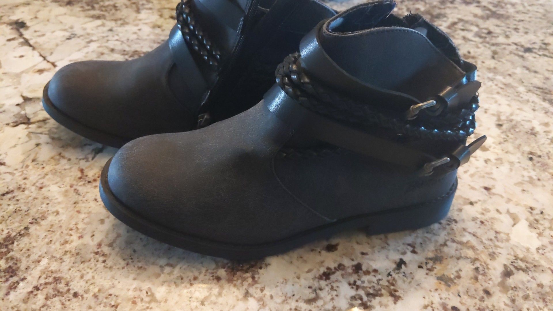 Brand new girls shoes size 5