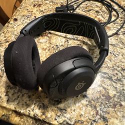 SteelSeries ARCTIS NOVA 4X Wireless Gaming Headset for Xbox PC Playstation 